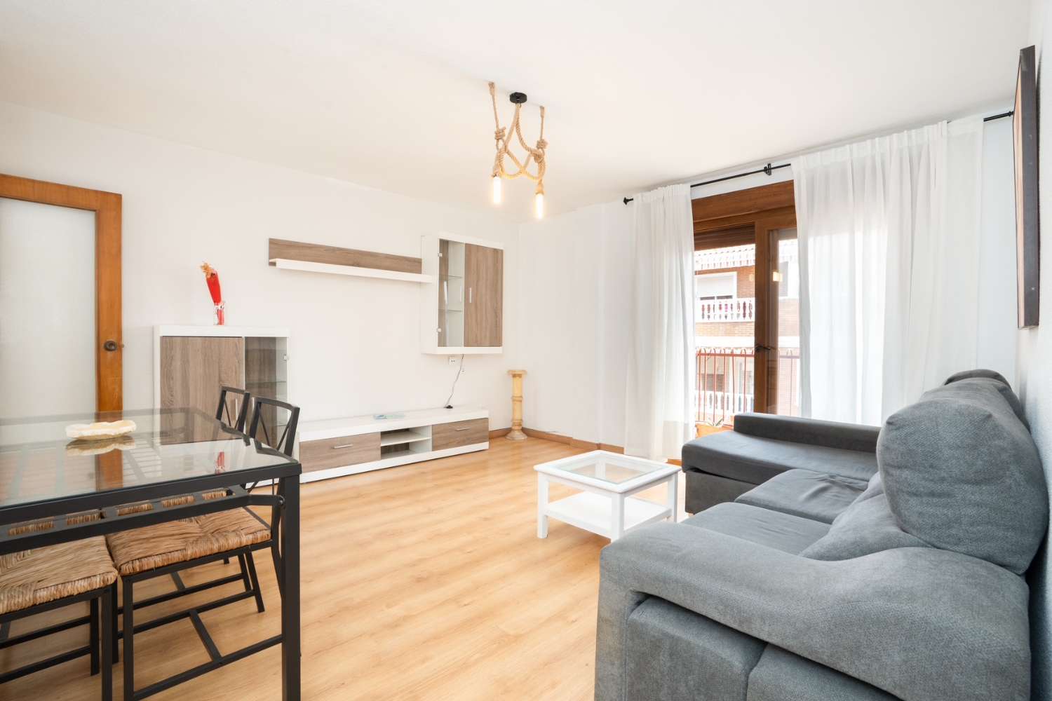 RENOVATED PENTHOUSE WITH SEA VIEWS JUST 150 METERS FROM THE BEACH – ACEQUIÓN AREA, TORREVIEJA