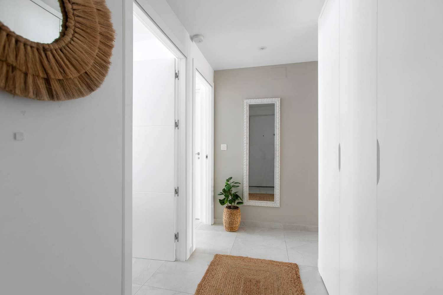 MODERN PENTHOUSE WITH PRIVATE SOLARIUM AND POOL IN THE CENTRE OF TORREVIEJA