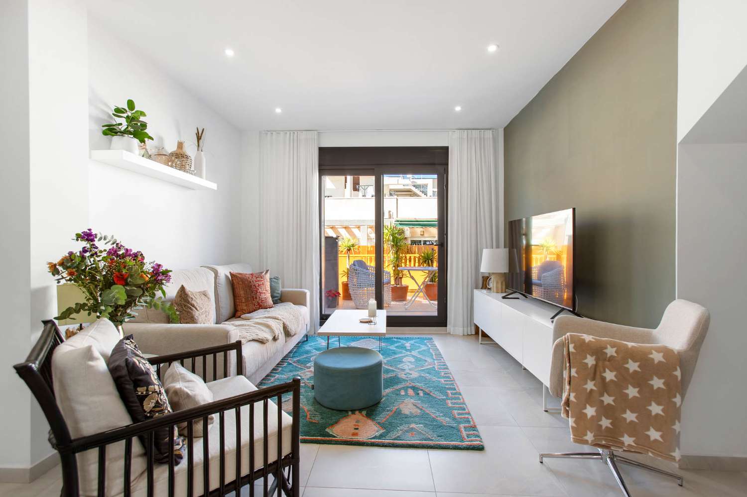 MODERN PENTHOUSE WITH PRIVATE SOLARIUM AND POOL IN THE CENTRE OF TORREVIEJA