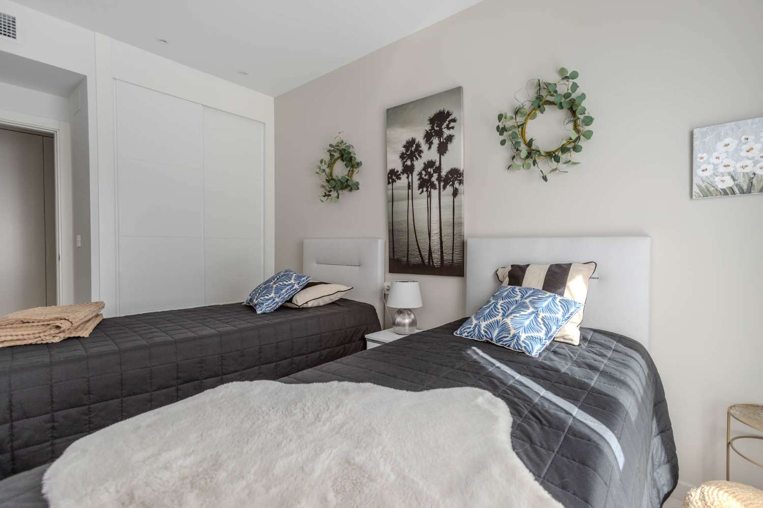 MODERN PENTHOUSE WITH PRIVATE SOLARIUM AND POOL IN THE CENTRE OF TORREVIEJA