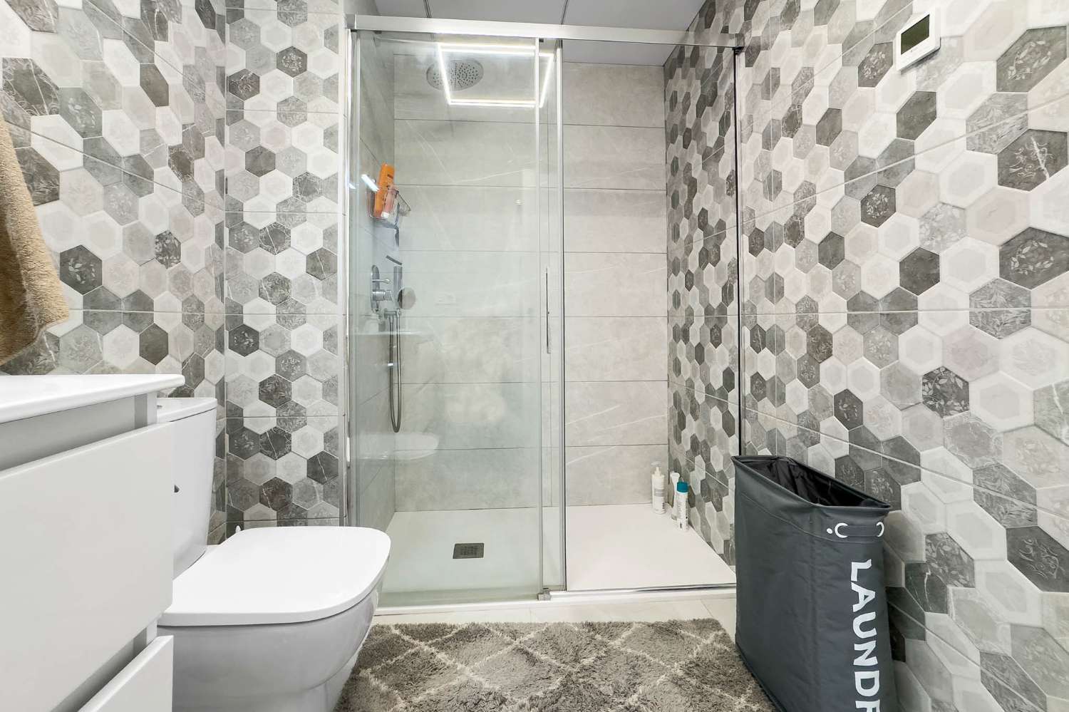 MODERN PENTHOUSE WITH PRIVATE SOLARIUM AND POOL IN THE CENTRE OF TORREVIEJA