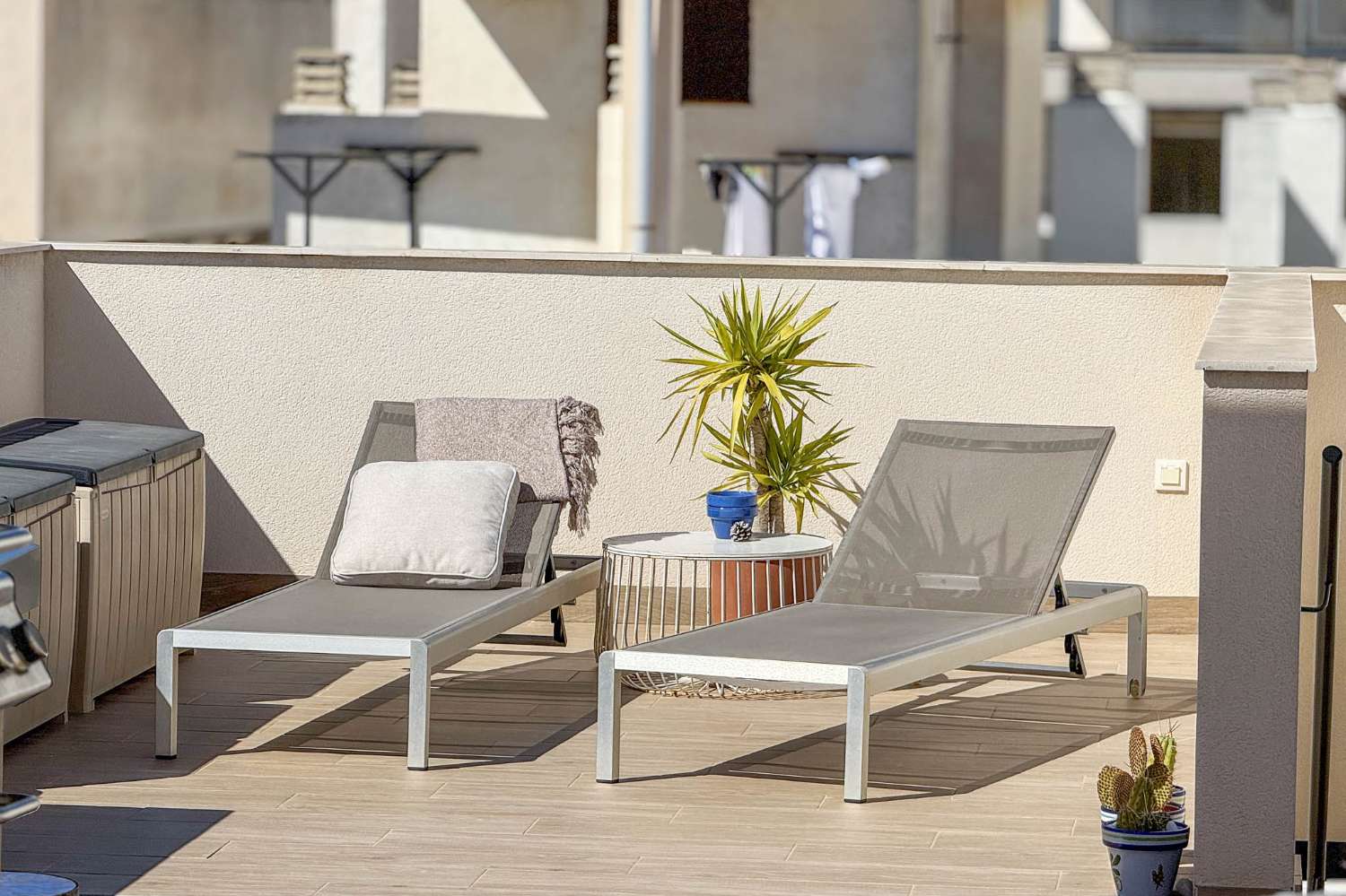 MODERN PENTHOUSE WITH PRIVATE SOLARIUM AND POOL IN THE CENTRE OF TORREVIEJA
