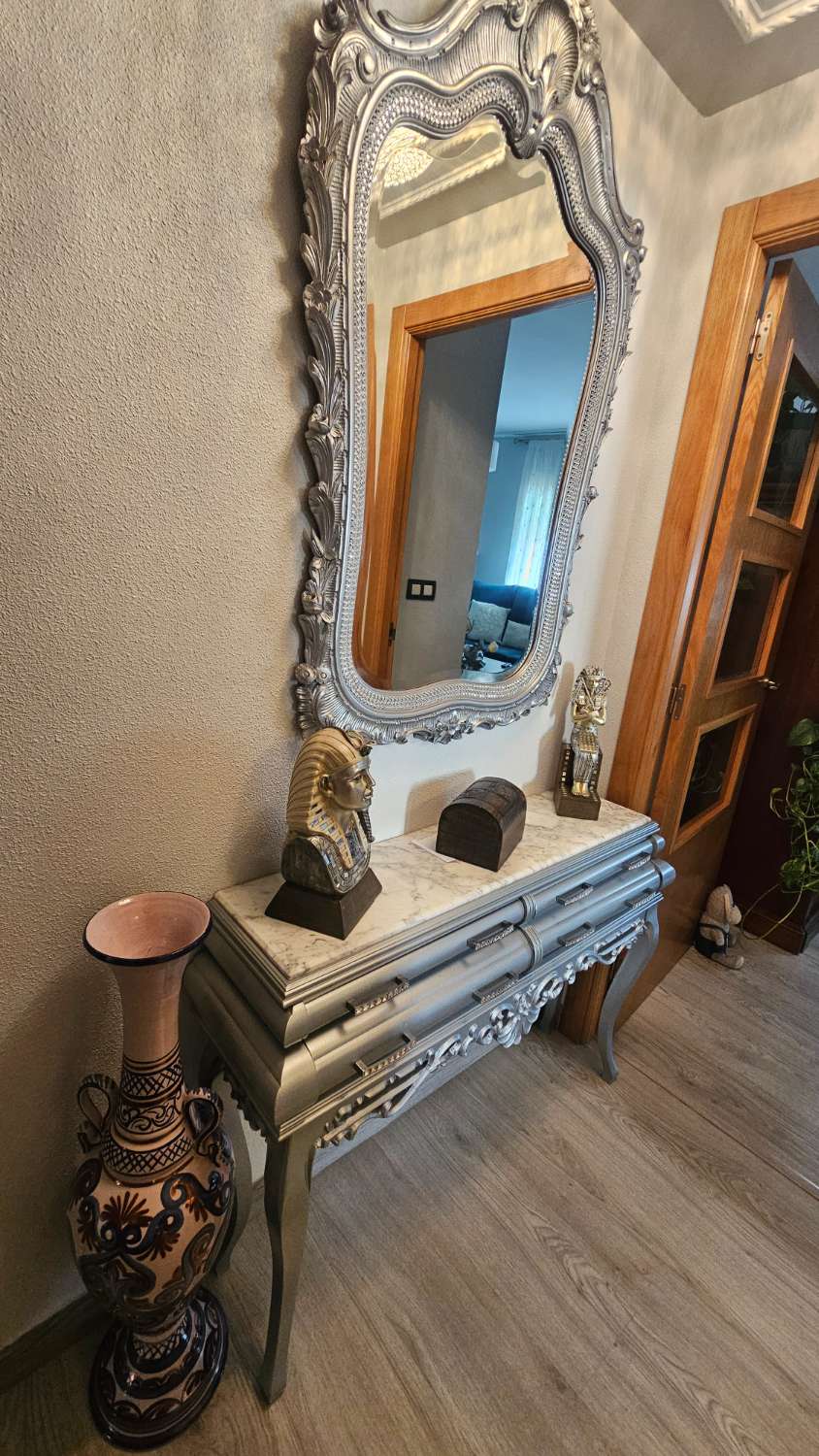 LUXE CENTRAAL GELEGEN APPARTEMENT MET 3 SLAAPKAMERS EN GEMEENSCHAPPELIJK TERRAS