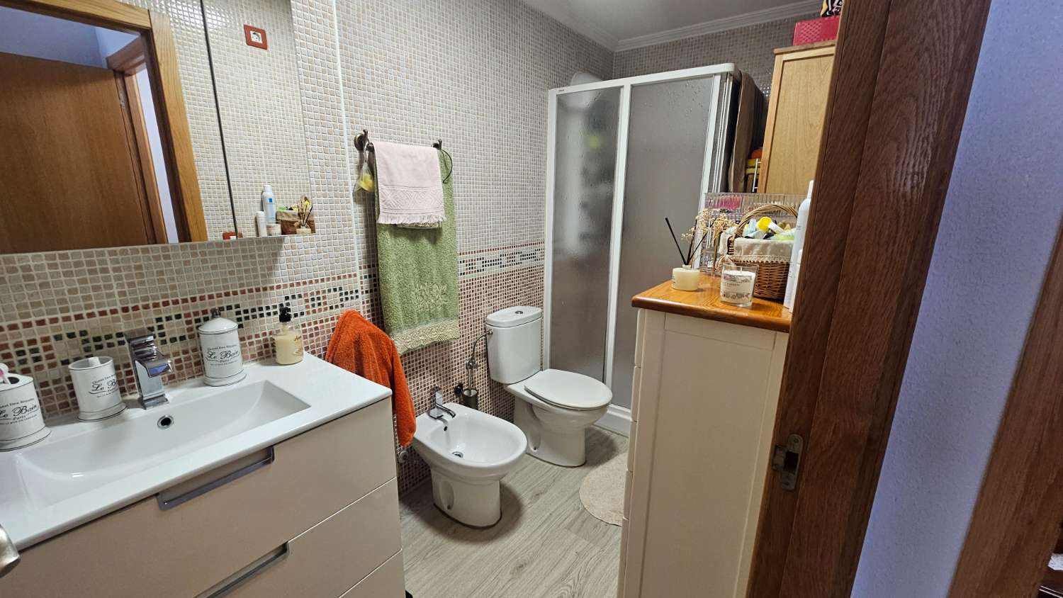LUXE CENTRAAL GELEGEN APPARTEMENT MET 3 SLAAPKAMERS EN GEMEENSCHAPPELIJK TERRAS