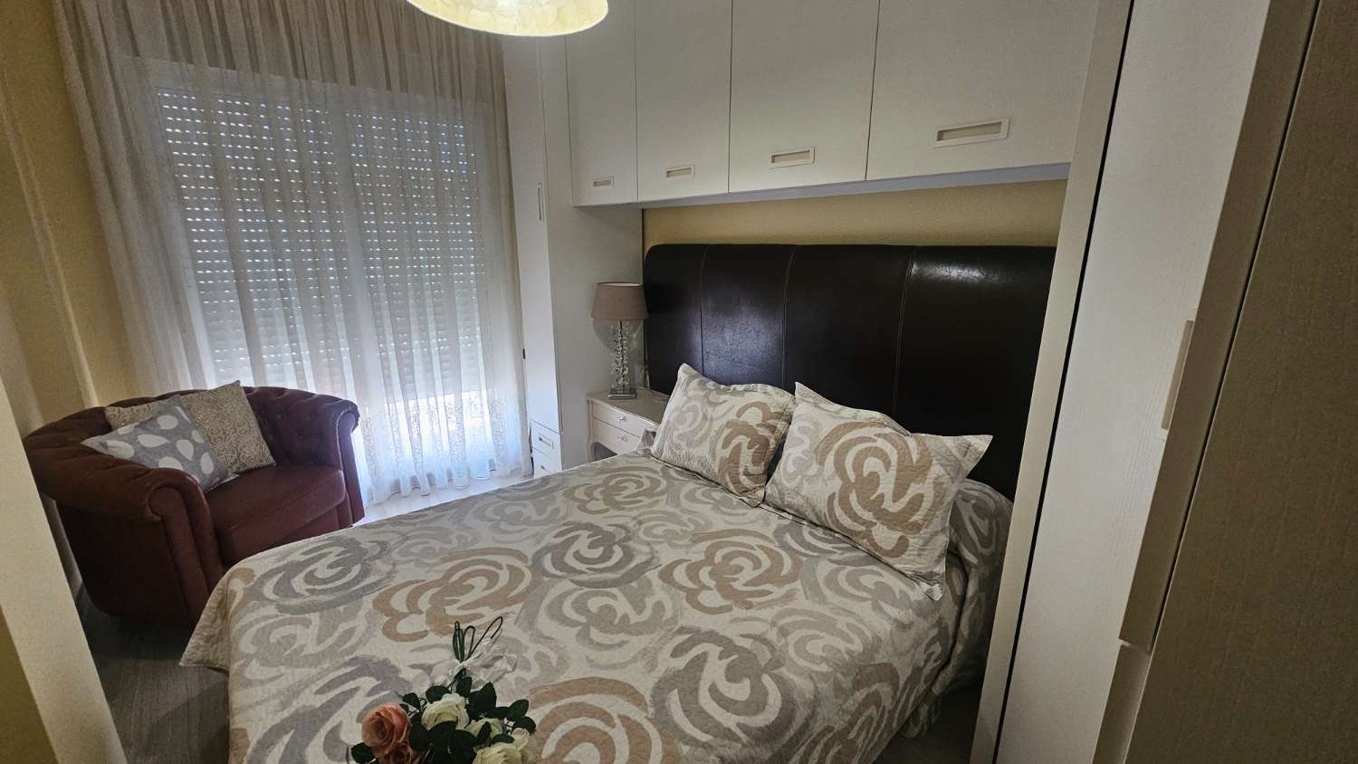 LUXE CENTRAAL GELEGEN APPARTEMENT MET 3 SLAAPKAMERS EN GEMEENSCHAPPELIJK TERRAS