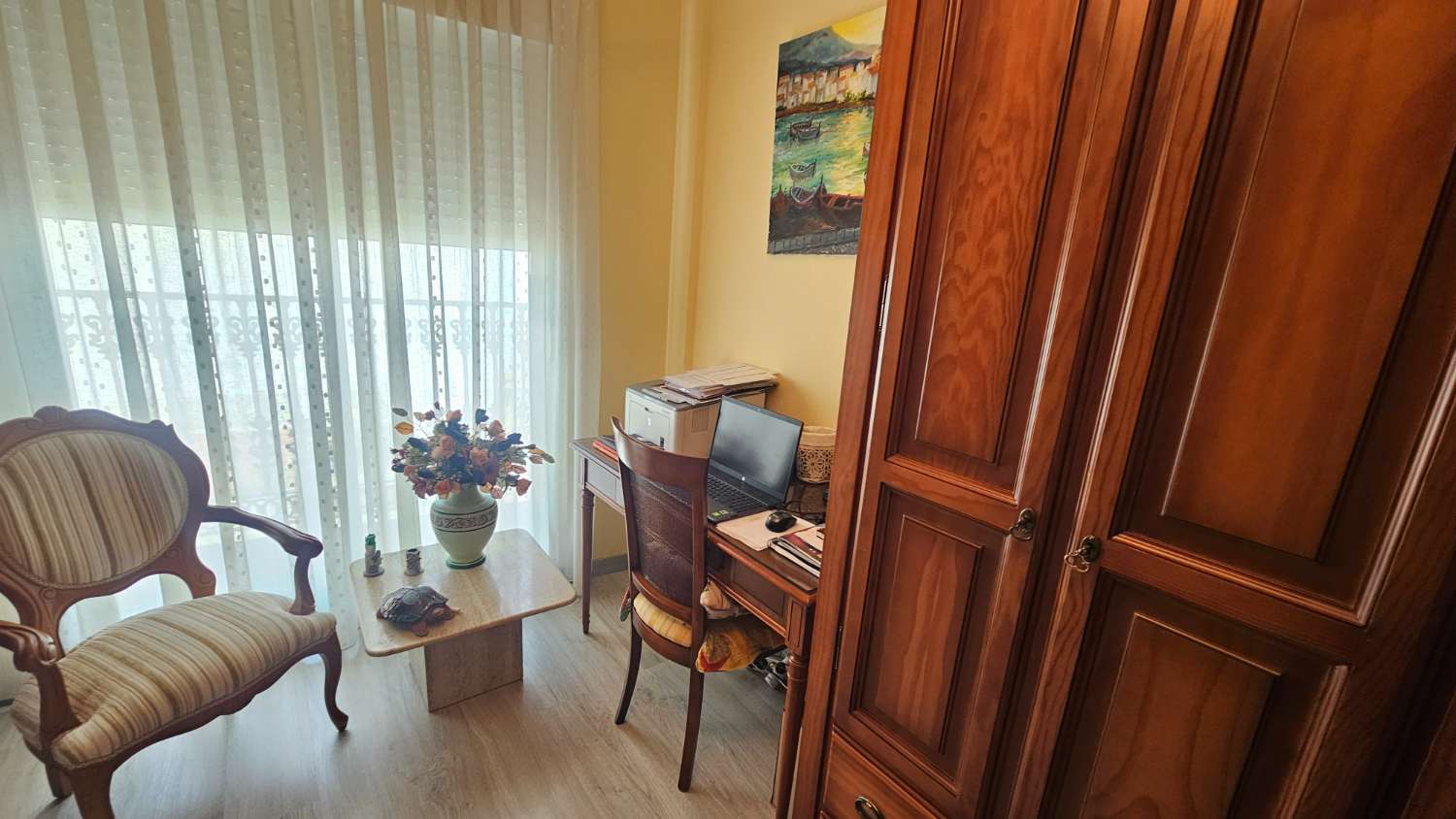 LUXE CENTRAAL GELEGEN APPARTEMENT MET 3 SLAAPKAMERS EN GEMEENSCHAPPELIJK TERRAS