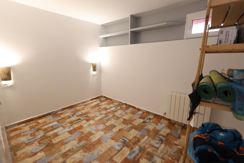 CHALET INDEPENDIENTE JUNTO AL CAMPO DE GOLF EN VILLAMARTÍN CON SÓTANO Y JACUZZI PRIVADO