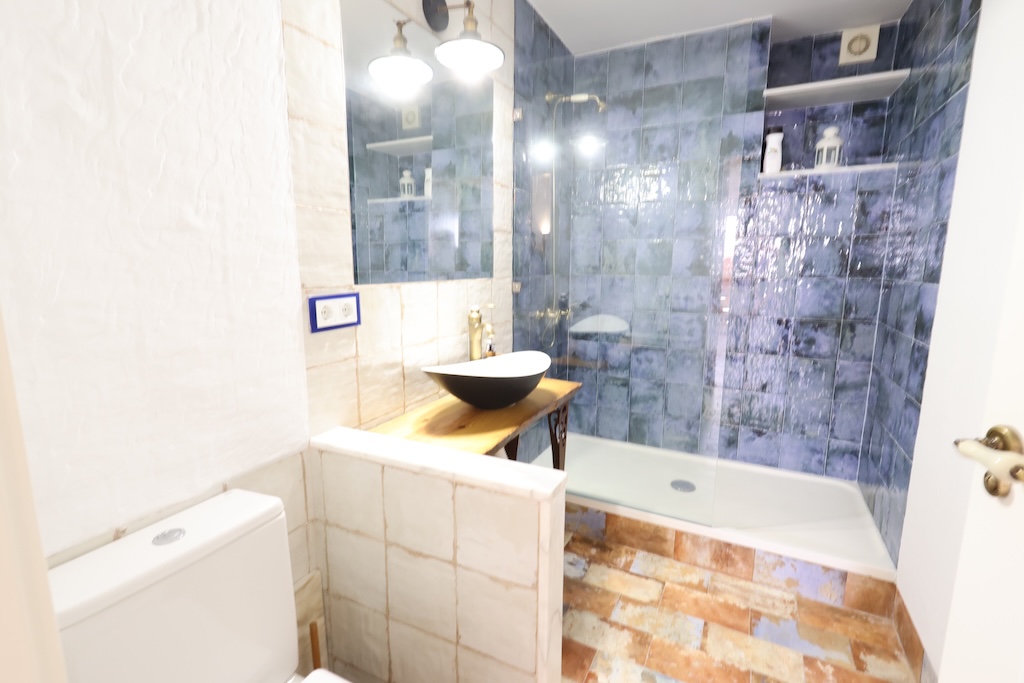 CHALET INDEPENDIENTE JUNTO AL CAMPO DE GOLF EN VILLAMARTÍN CON SÓTANO Y JACUZZI PRIVADO