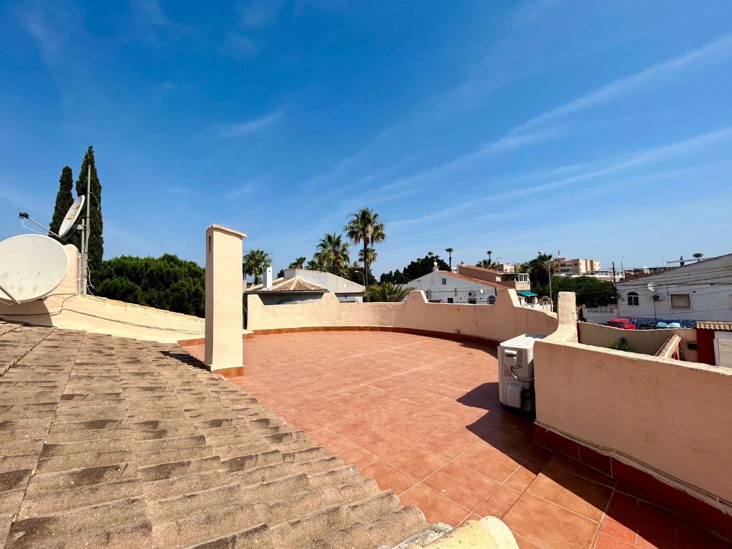 ¡CHALET INDEPENDIENTE CON PISCINA Y GRAN PARCELA EN EL CHAPARRAL, TORREVIEJA!