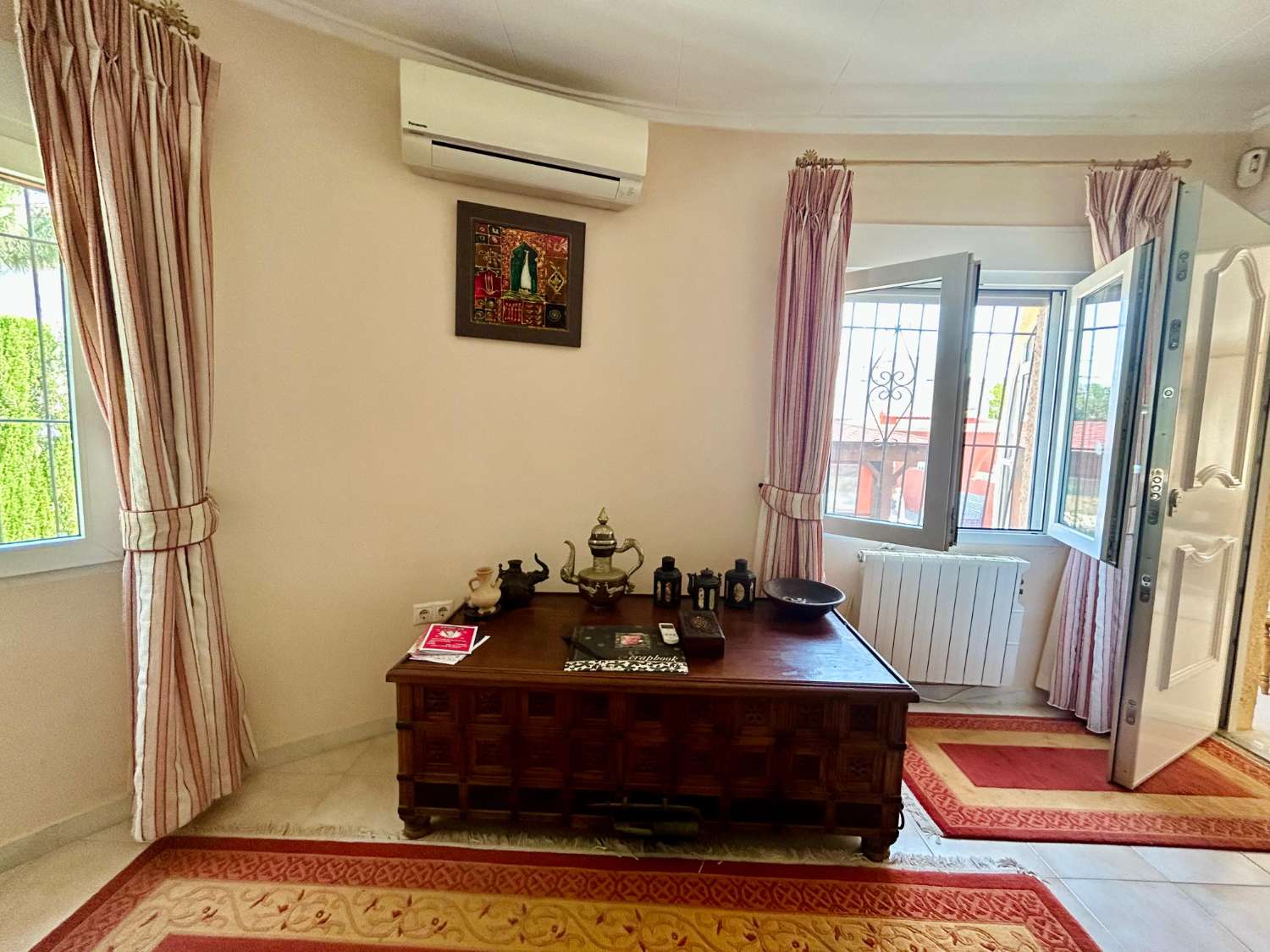 ¡CHALET INDEPENDIENTE CON PISCINA Y GRAN PARCELA EN EL CHAPARRAL, TORREVIEJA!