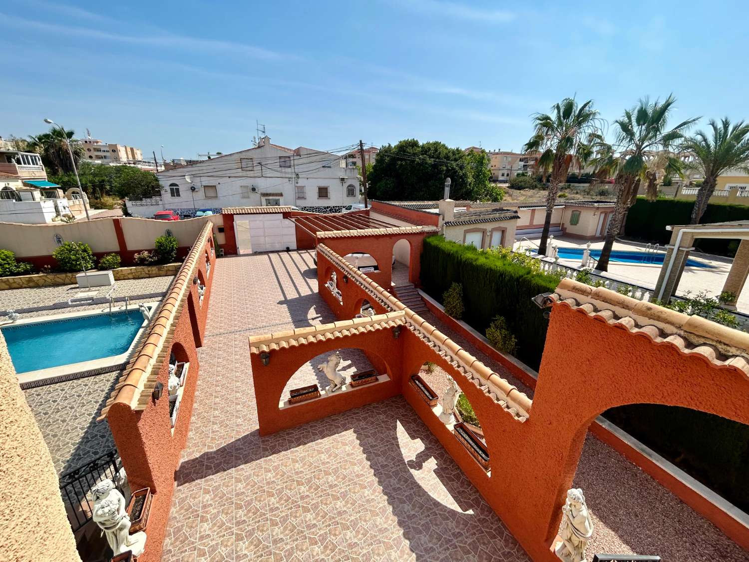 ¡CHALET INDEPENDIENTE CON PISCINA Y GRAN PARCELA EN EL CHAPARRAL, TORREVIEJA!