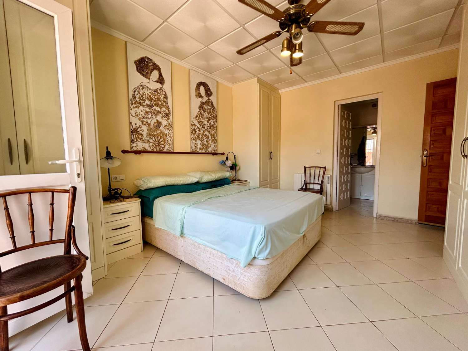 ¡CHALET INDEPENDIENTE CON PISCINA Y GRAN PARCELA EN EL CHAPARRAL, TORREVIEJA!