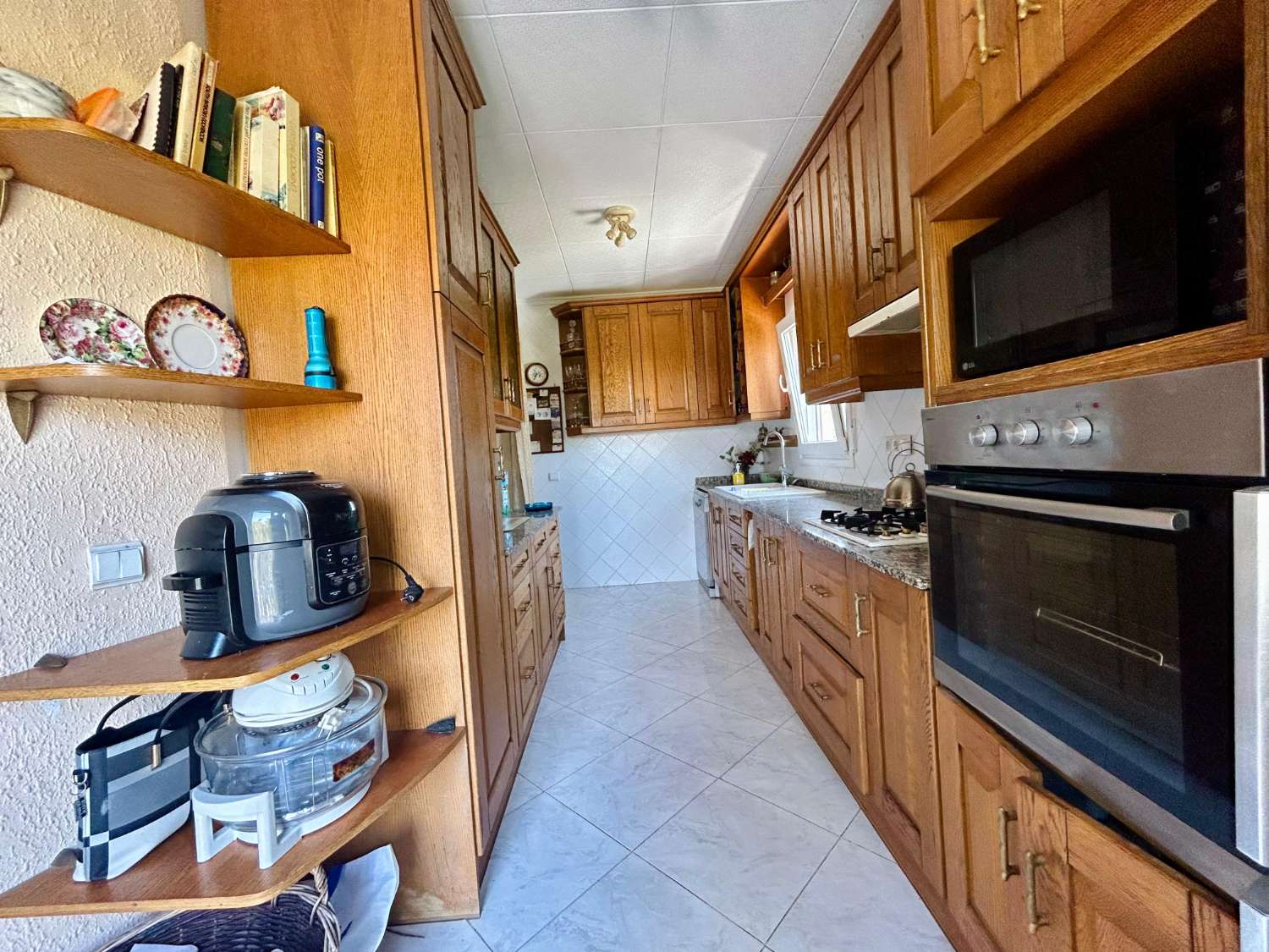 ¡CHALET INDEPENDIENTE CON PISCINA Y GRAN PARCELA EN EL CHAPARRAL, TORREVIEJA!