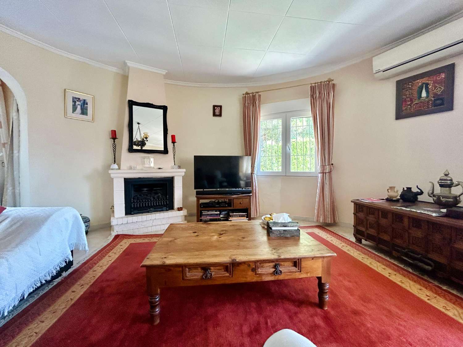 ¡CHALET INDEPENDIENTE CON PISCINA Y GRAN PARCELA EN EL CHAPARRAL, TORREVIEJA!