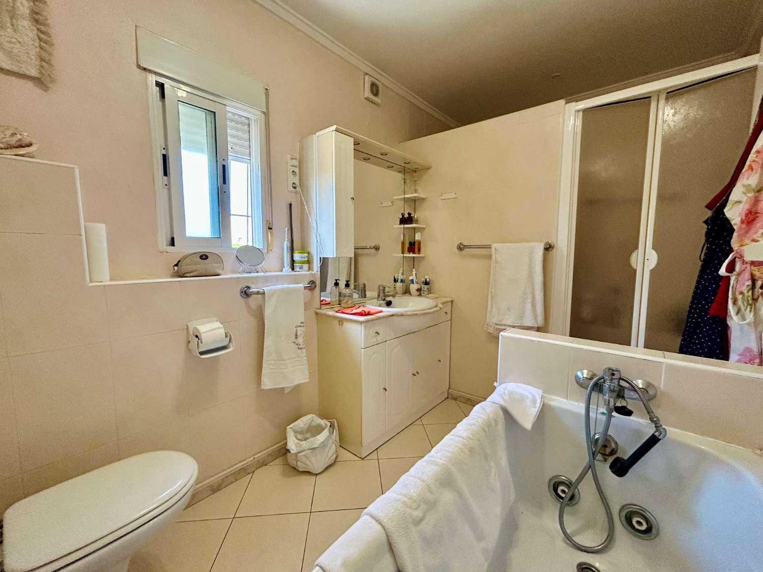 ¡CHALET INDEPENDIENTE CON PISCINA Y GRAN PARCELA EN EL CHAPARRAL, TORREVIEJA!