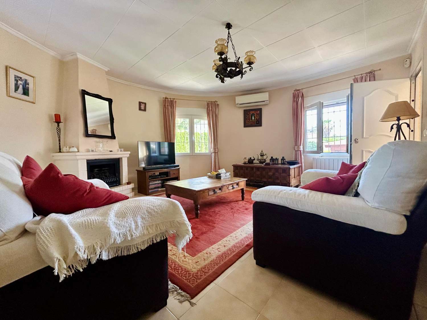 ¡CHALET INDEPENDIENTE CON PISCINA Y GRAN PARCELA EN EL CHAPARRAL, TORREVIEJA!