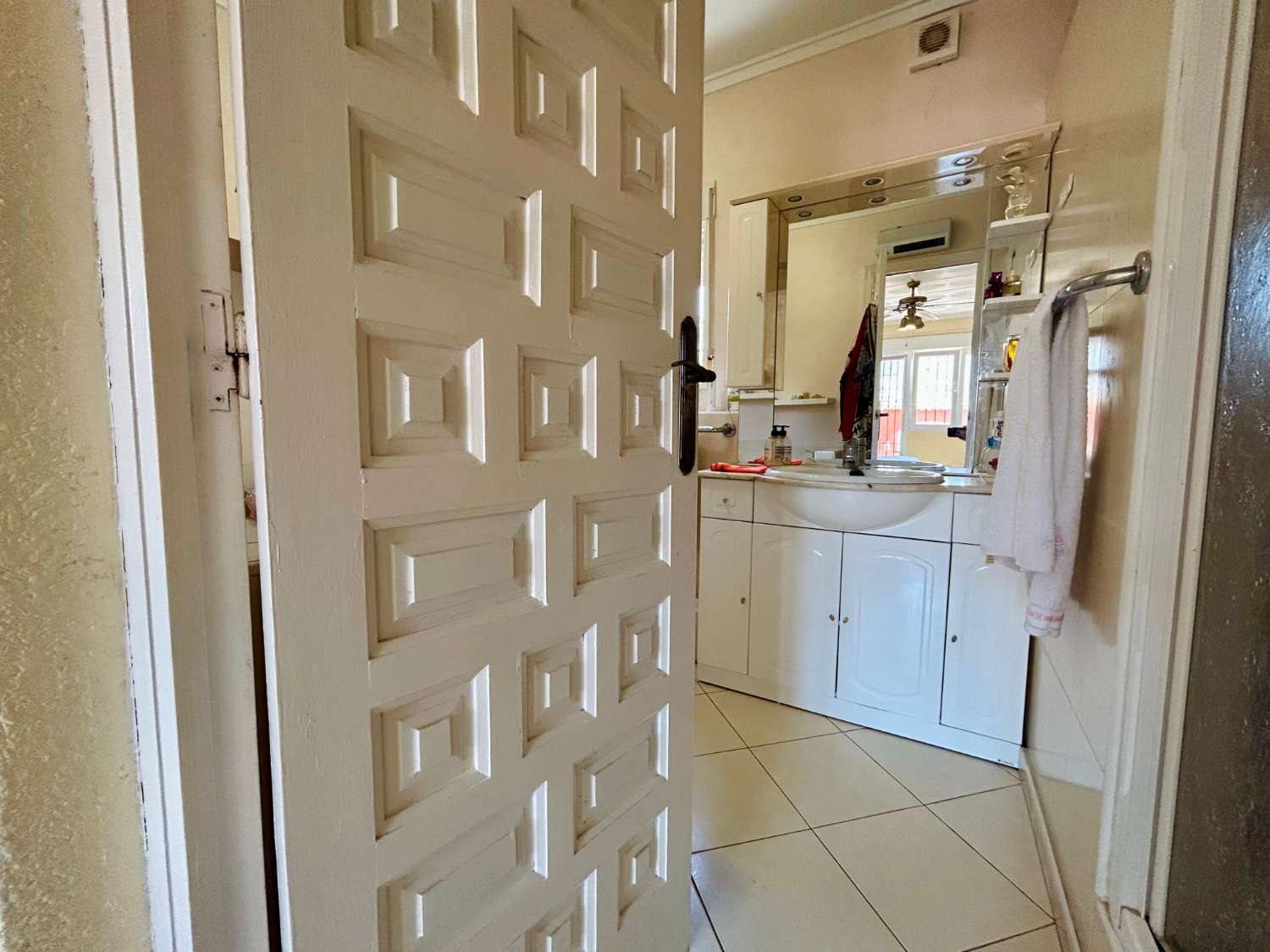 ¡CHALET INDEPENDIENTE CON PISCINA Y GRAN PARCELA EN EL CHAPARRAL, TORREVIEJA!