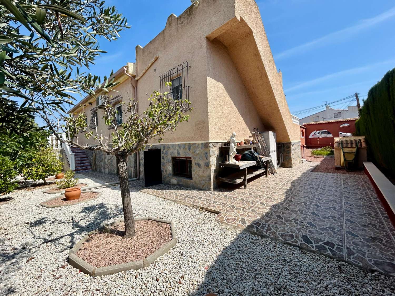 ¡CHALET INDEPENDIENTE CON PISCINA Y GRAN PARCELA EN EL CHAPARRAL, TORREVIEJA!