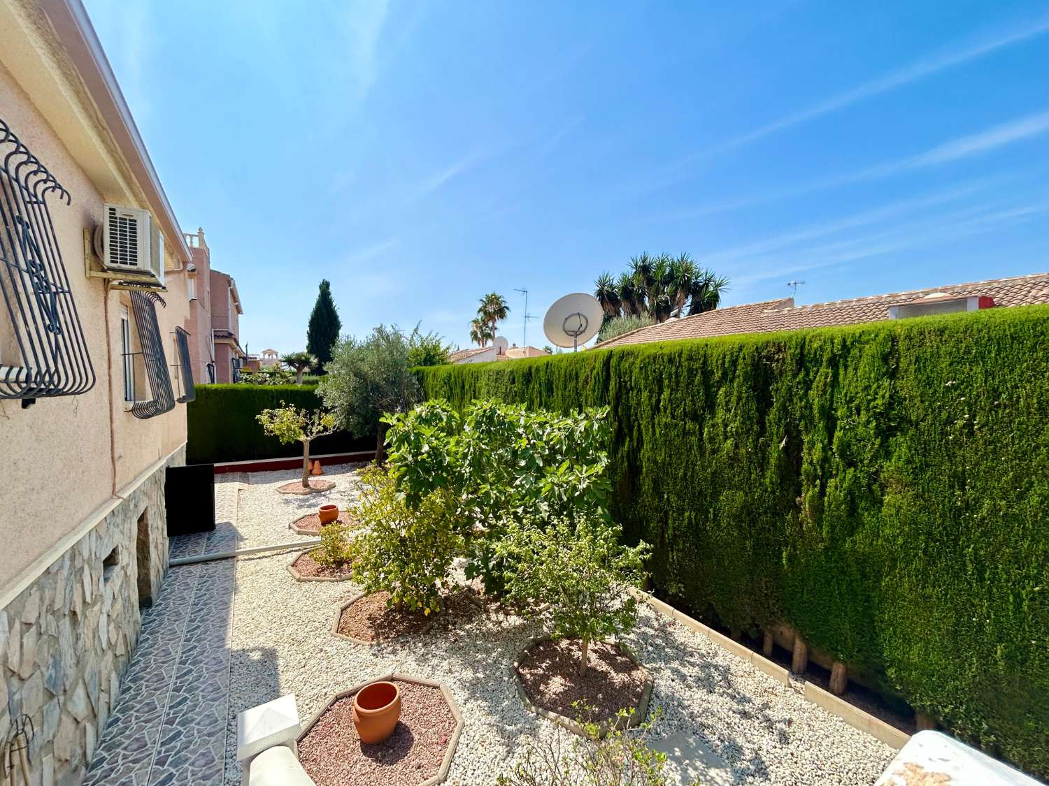 ¡CHALET INDEPENDIENTE CON PISCINA Y GRAN PARCELA EN EL CHAPARRAL, TORREVIEJA!