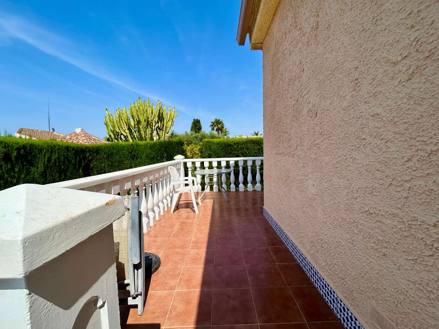 ¡CHALET INDEPENDIENTE CON PISCINA Y GRAN PARCELA EN EL CHAPARRAL, TORREVIEJA!