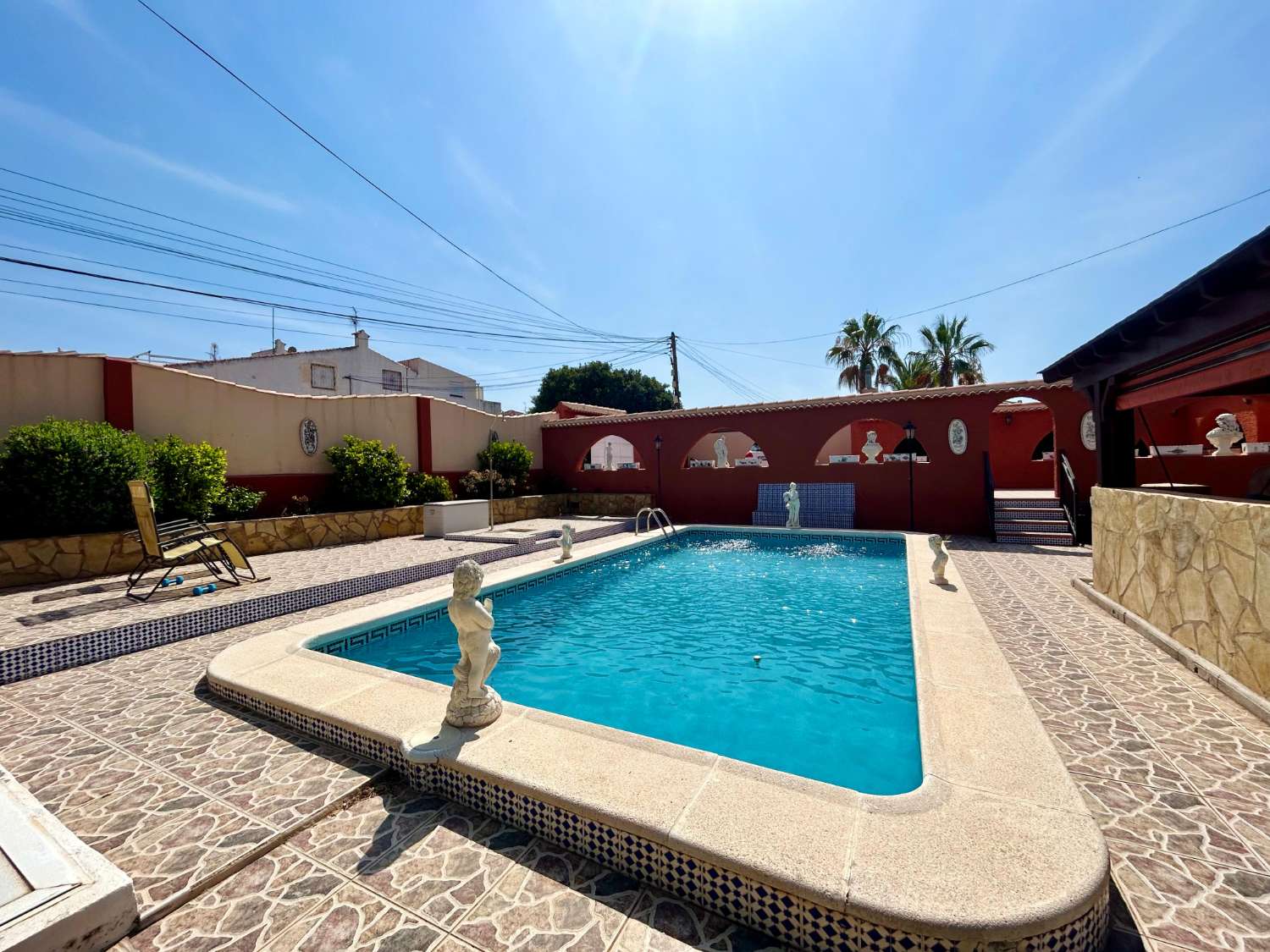 ¡CHALET INDEPENDIENTE CON PISCINA Y GRAN PARCELA EN EL CHAPARRAL, TORREVIEJA!