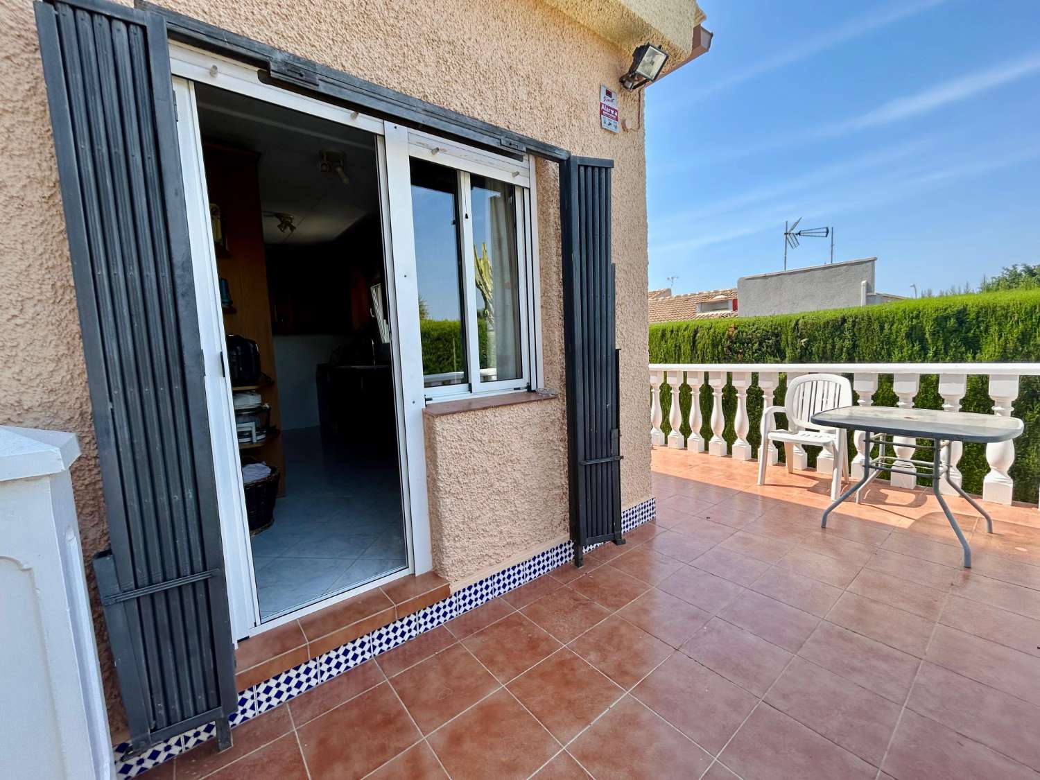 ¡CHALET INDEPENDIENTE CON PISCINA Y GRAN PARCELA EN EL CHAPARRAL, TORREVIEJA!
