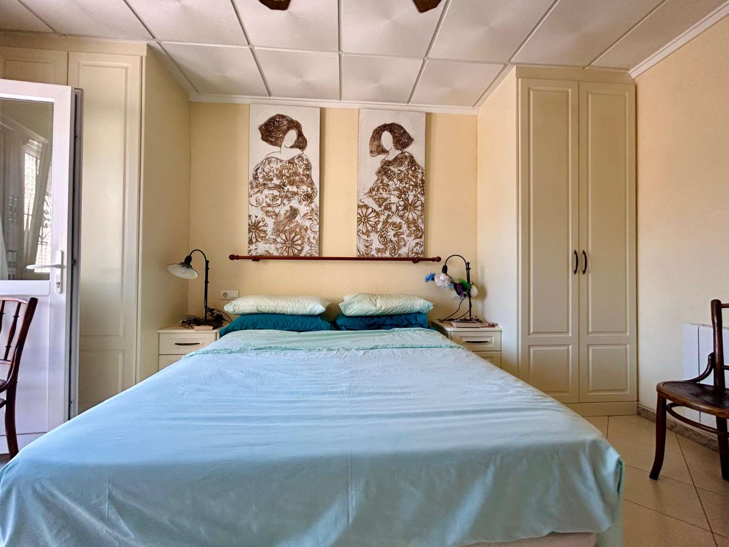 ¡CHALET INDEPENDIENTE CON PISCINA Y GRAN PARCELA EN EL CHAPARRAL, TORREVIEJA!