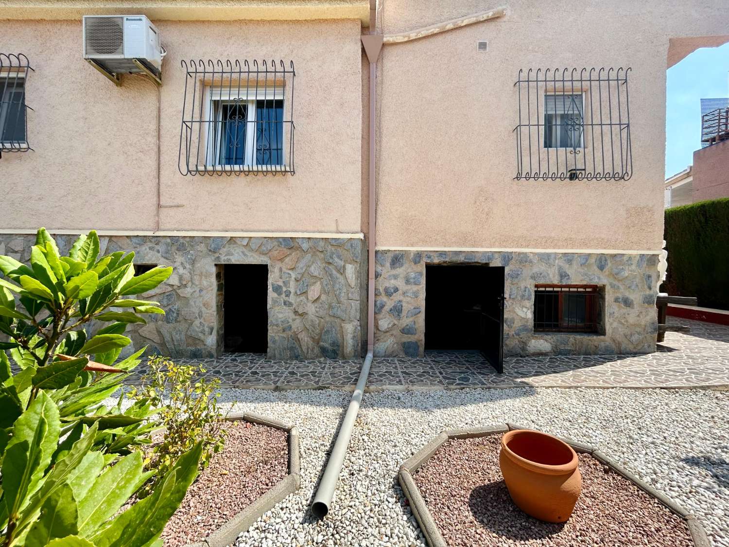 ¡CHALET INDEPENDIENTE CON PISCINA Y GRAN PARCELA EN EL CHAPARRAL, TORREVIEJA!