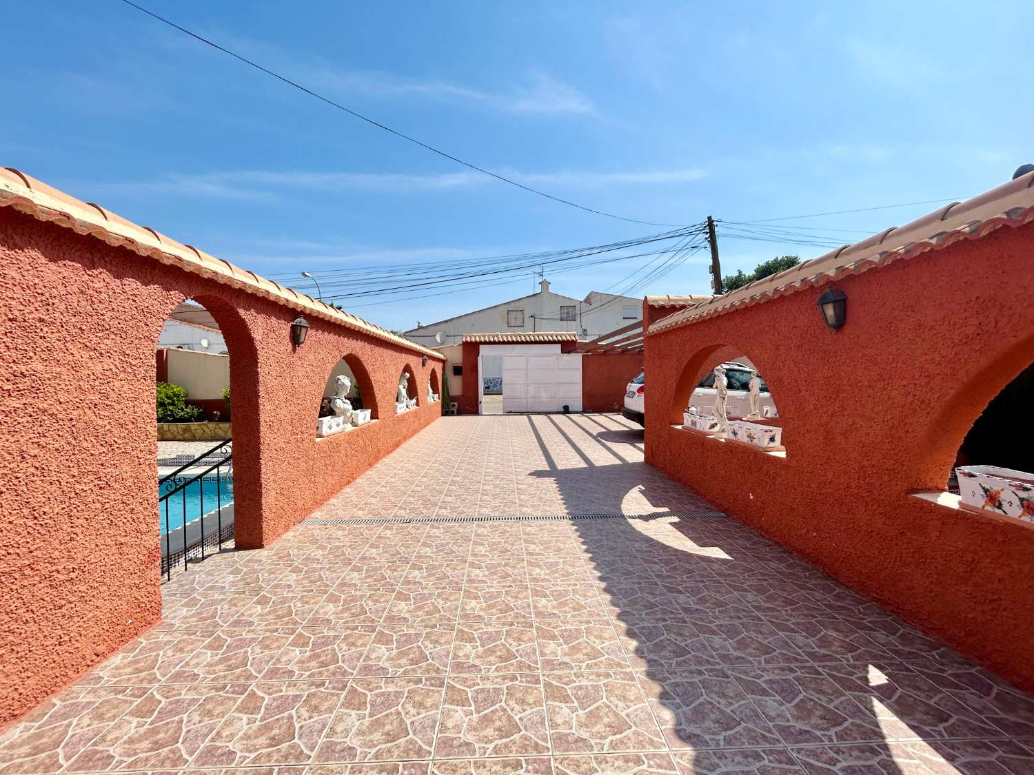 ¡CHALET INDEPENDIENTE CON PISCINA Y GRAN PARCELA EN EL CHAPARRAL, TORREVIEJA!