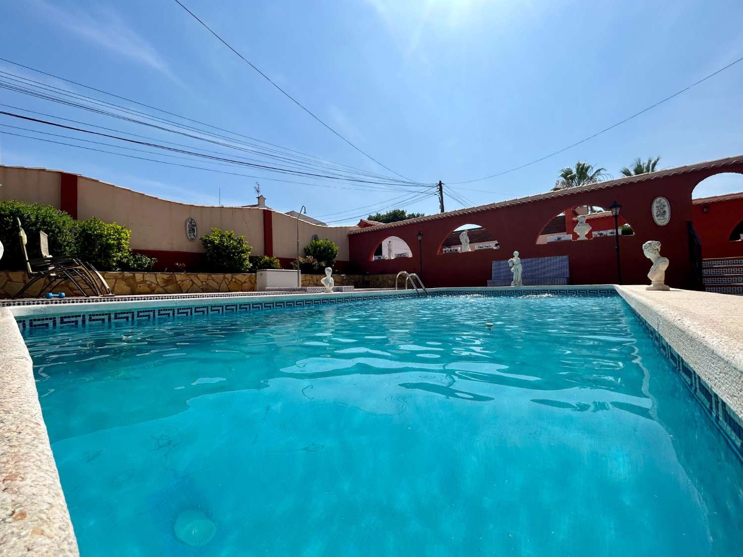 ¡CHALET INDEPENDIENTE CON PISCINA Y GRAN PARCELA EN EL CHAPARRAL, TORREVIEJA!