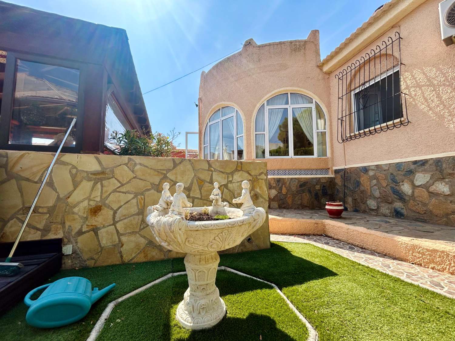 ¡CHALET INDEPENDIENTE CON PISCINA Y GRAN PARCELA EN EL CHAPARRAL, TORREVIEJA!