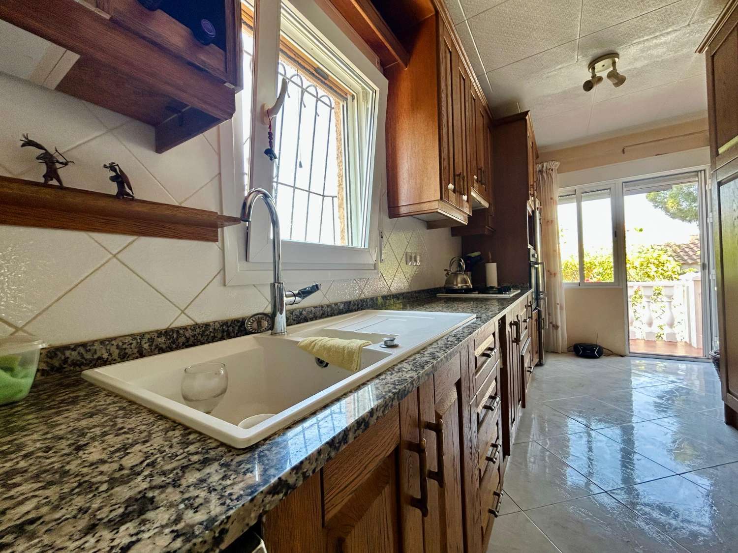 ¡CHALET INDEPENDIENTE CON PISCINA Y GRAN PARCELA EN EL CHAPARRAL, TORREVIEJA!