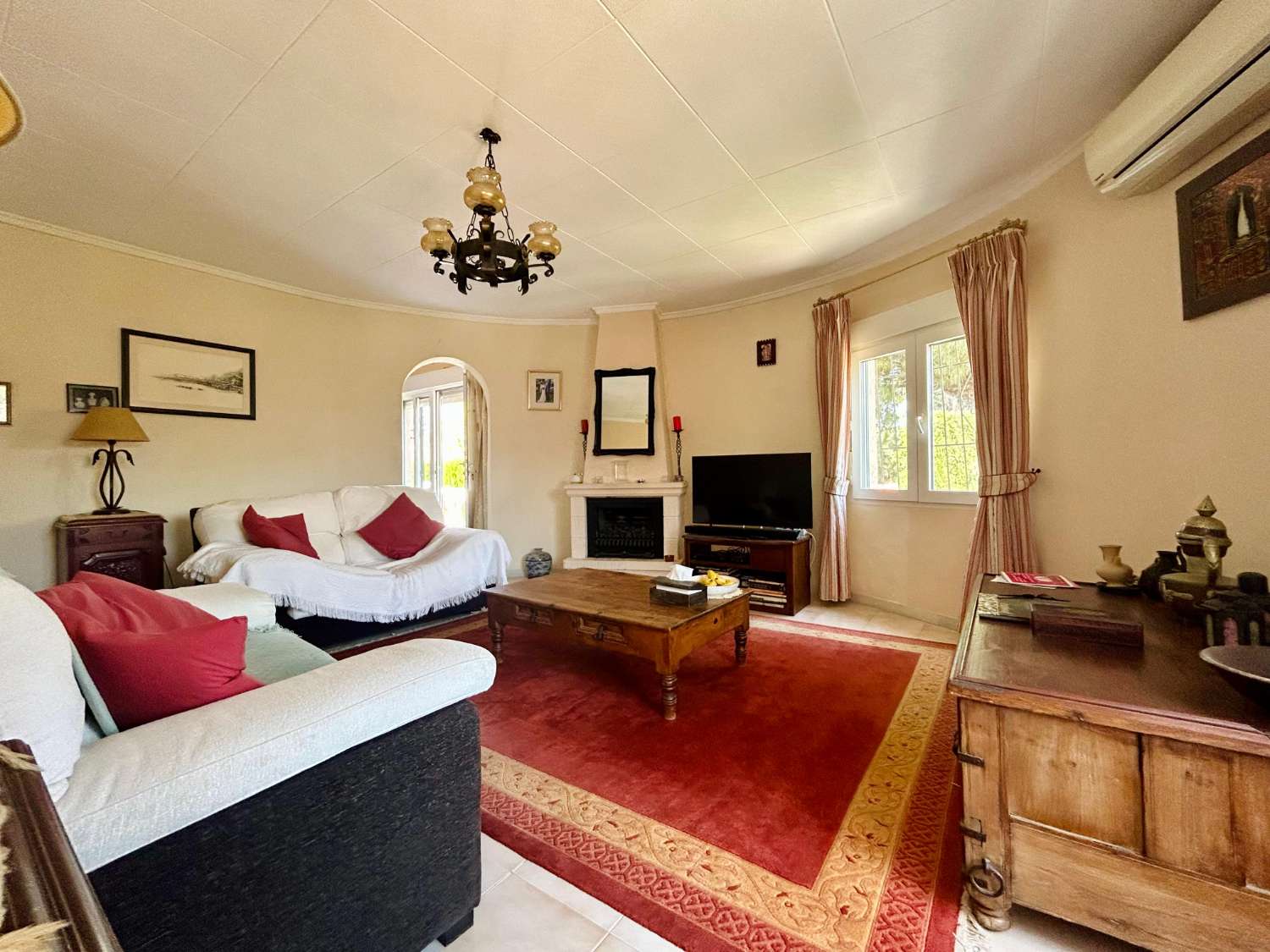 ¡CHALET INDEPENDIENTE CON PISCINA Y GRAN PARCELA EN EL CHAPARRAL, TORREVIEJA!