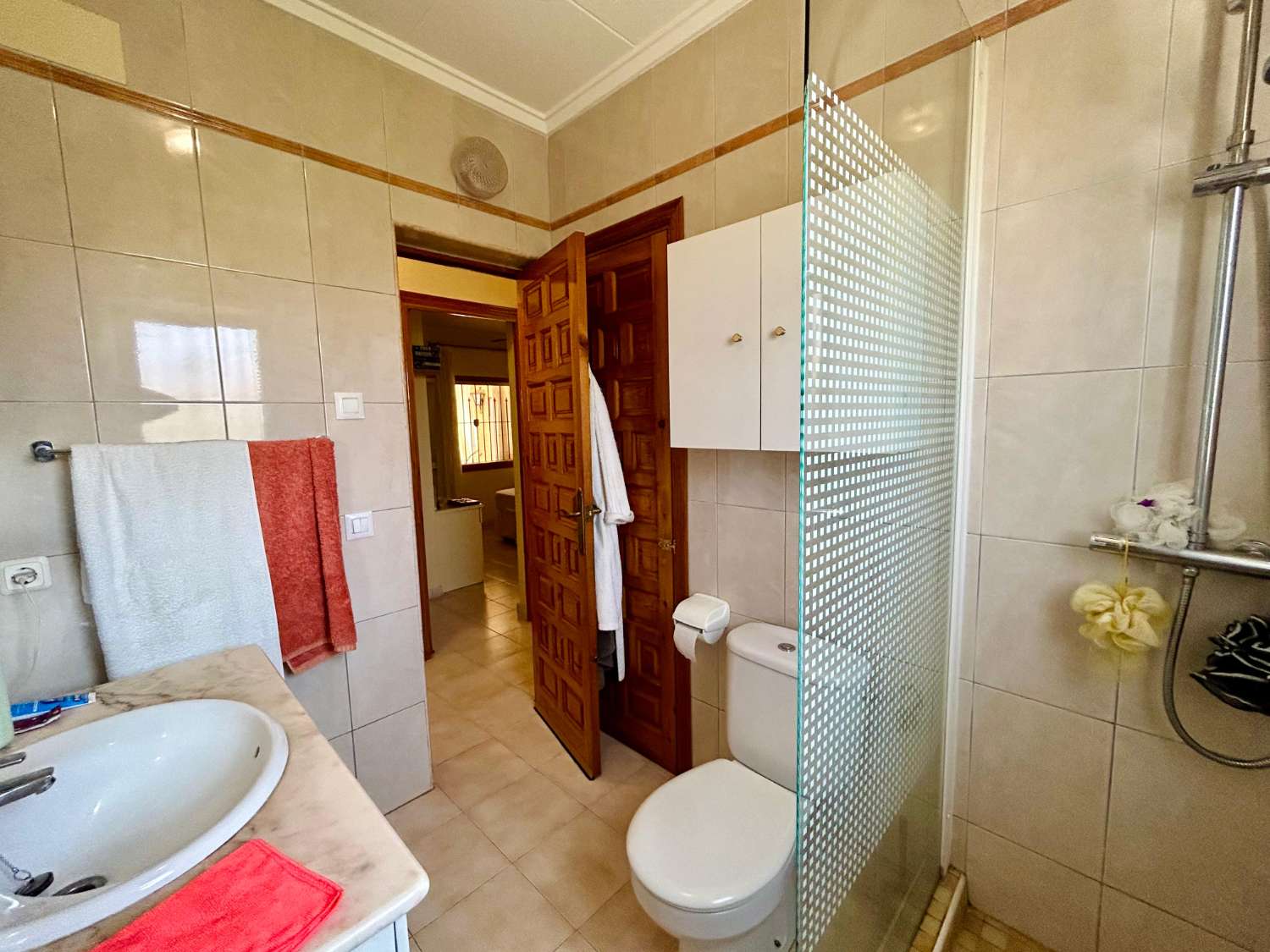 ¡CHALET INDEPENDIENTE CON PISCINA Y GRAN PARCELA EN EL CHAPARRAL, TORREVIEJA!