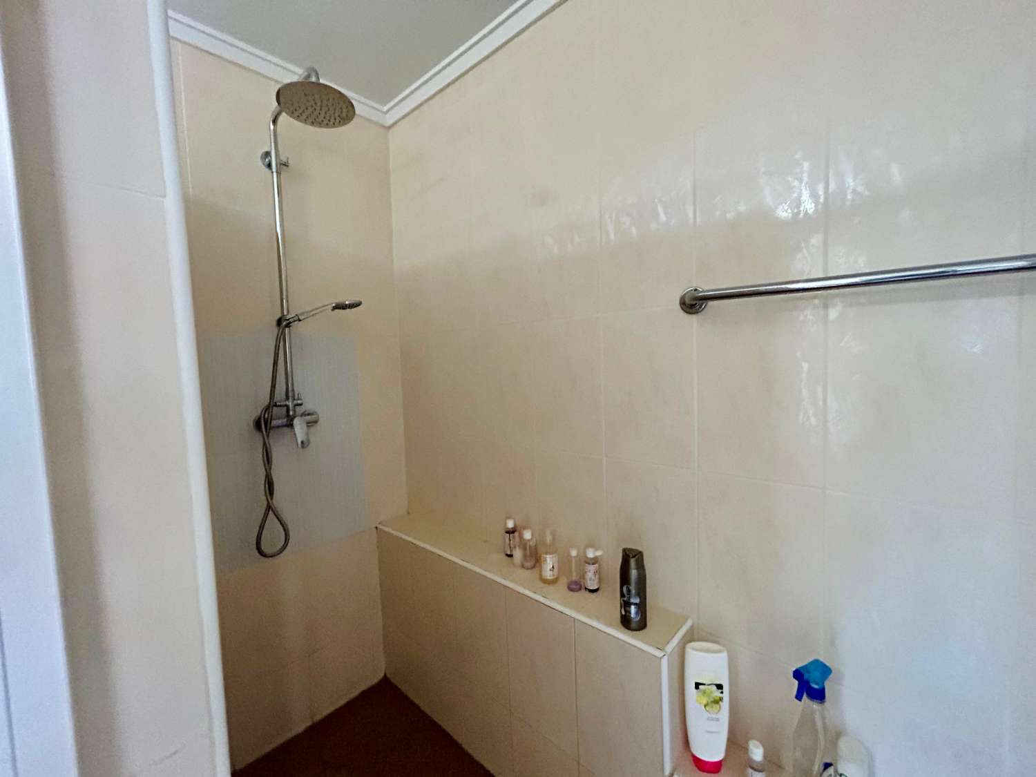 ¡CHALET INDEPENDIENTE CON PISCINA Y GRAN PARCELA EN EL CHAPARRAL, TORREVIEJA!