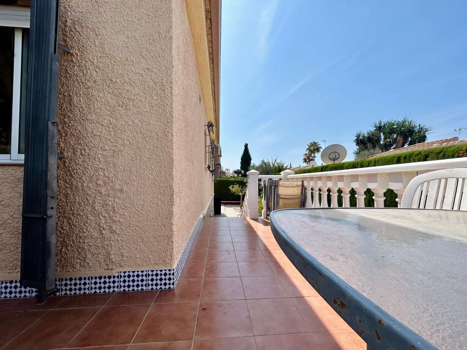 ¡CHALET INDEPENDIENTE CON PISCINA Y GRAN PARCELA EN EL CHAPARRAL, TORREVIEJA!