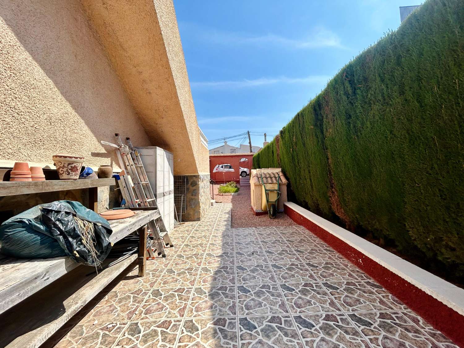 ¡CHALET INDEPENDIENTE CON PISCINA Y GRAN PARCELA EN EL CHAPARRAL, TORREVIEJA!