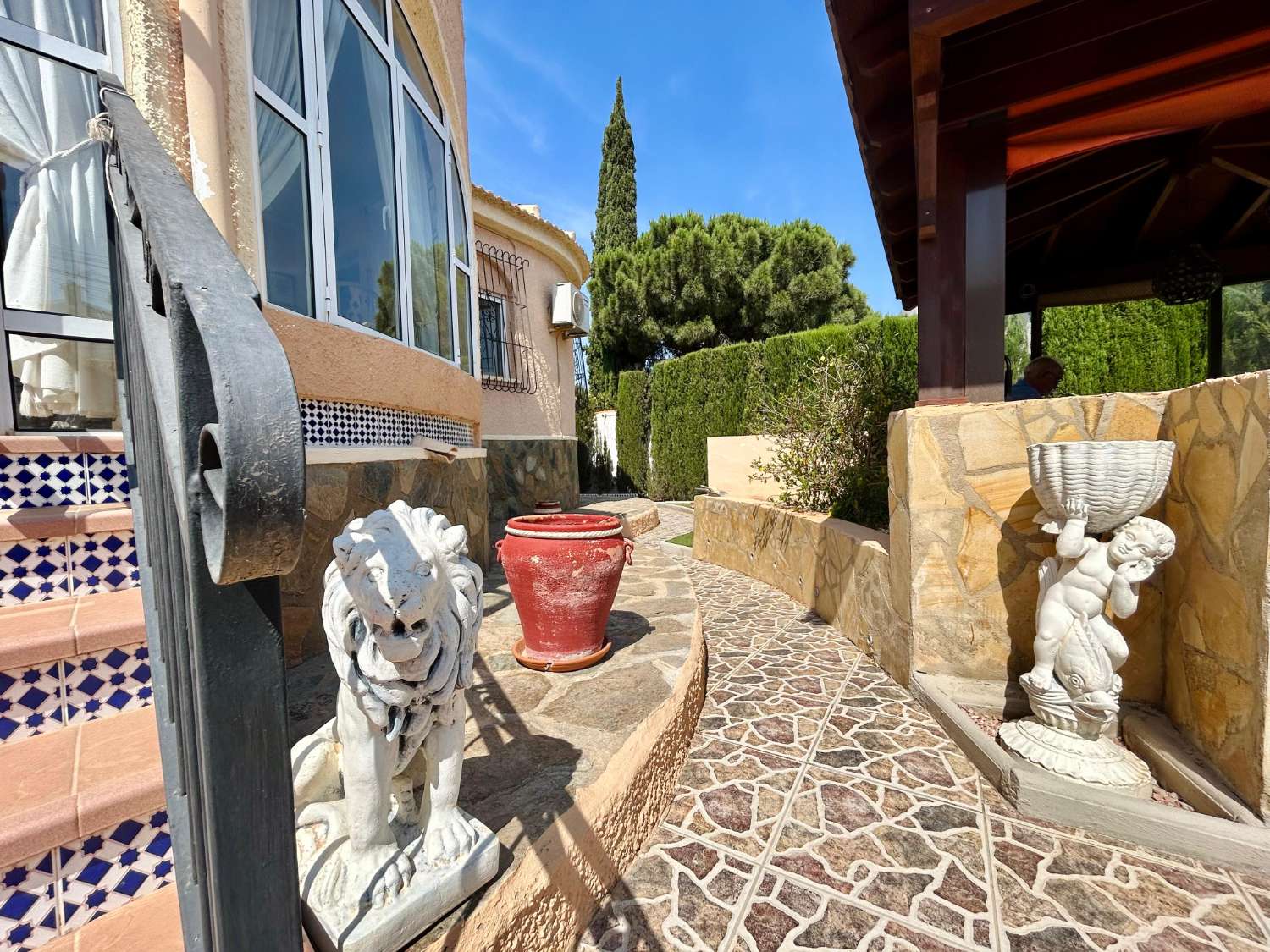 ¡CHALET INDEPENDIENTE CON PISCINA Y GRAN PARCELA EN EL CHAPARRAL, TORREVIEJA!