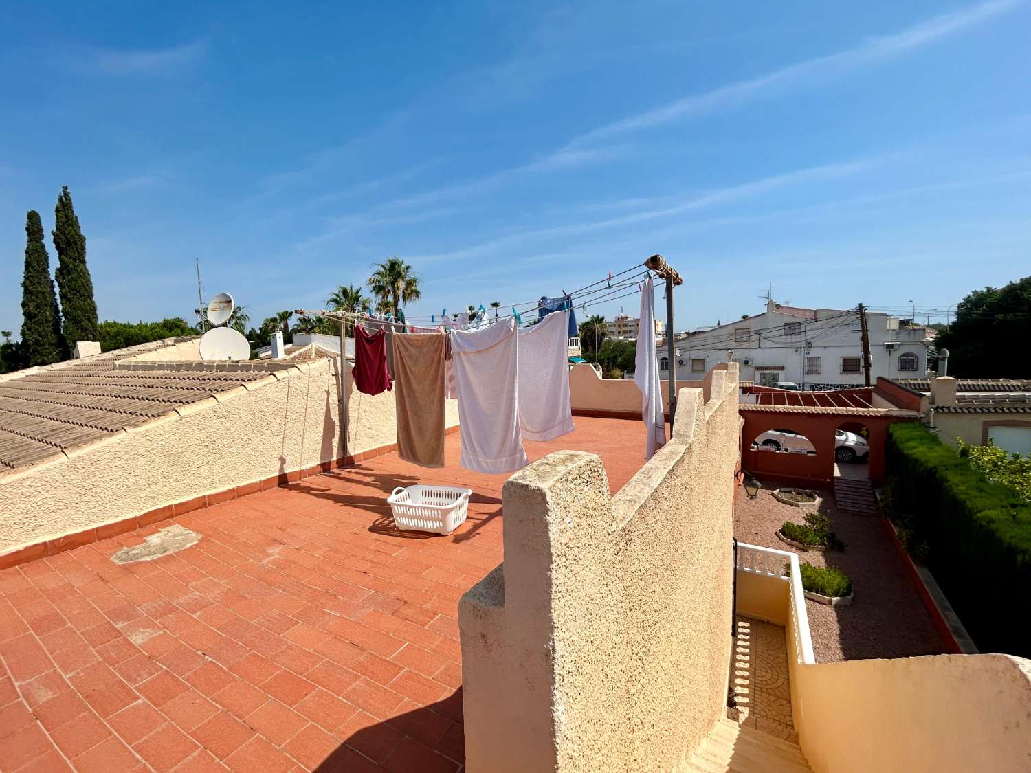 ¡CHALET INDEPENDIENTE CON PISCINA Y GRAN PARCELA EN EL CHAPARRAL, TORREVIEJA!