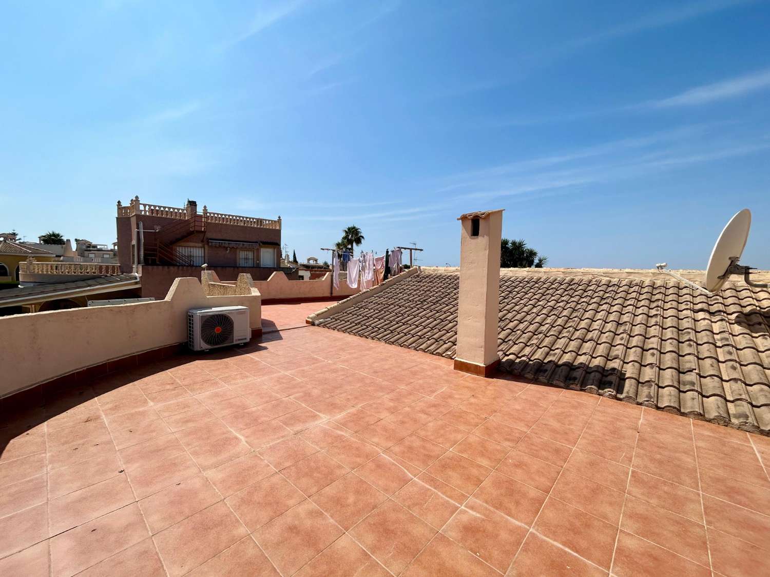 ¡CHALET INDEPENDIENTE CON PISCINA Y GRAN PARCELA EN EL CHAPARRAL, TORREVIEJA!
