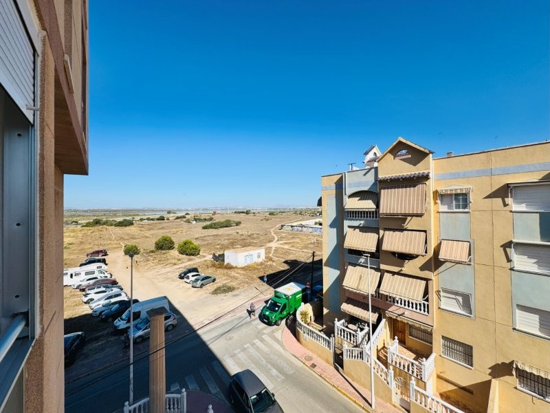 ¡APARTAMENTO A SOLO 150 METROS DE LA PLAYA CON GARAJE Y VISTAS!