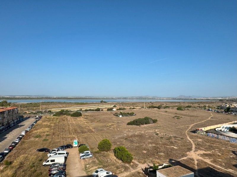 ¡APARTAMENTO A SOLO 150 METROS DE LA PLAYA CON GARAJE Y VISTAS!