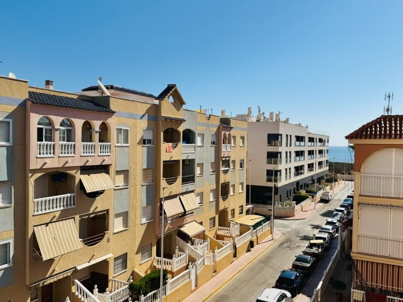 ¡APARTAMENTO A SOLO 150 METROS DE LA PLAYA CON GARAJE Y VISTAS!