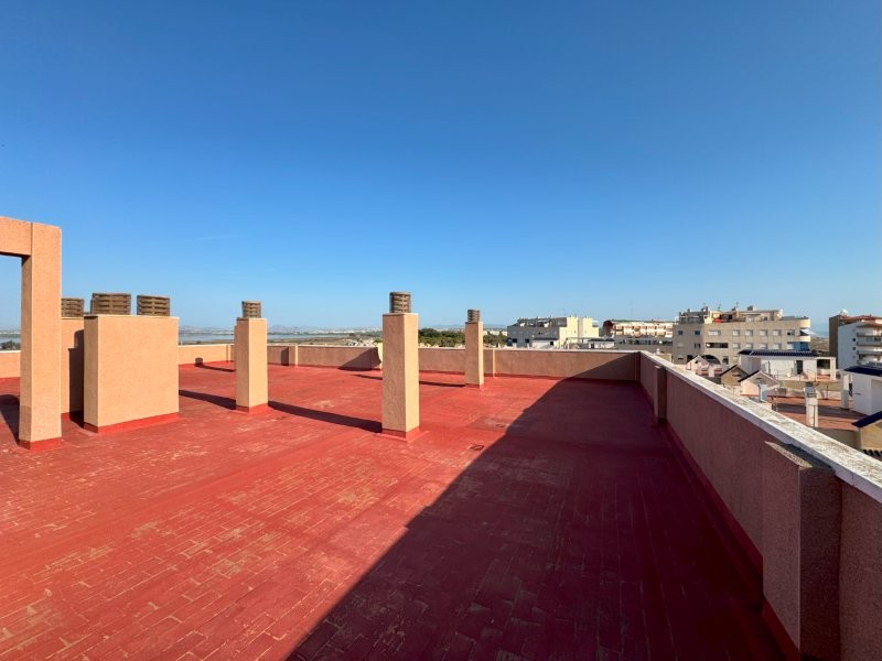 ¡APARTAMENTO A SOLO 150 METROS DE LA PLAYA CON GARAJE Y VISTAS!