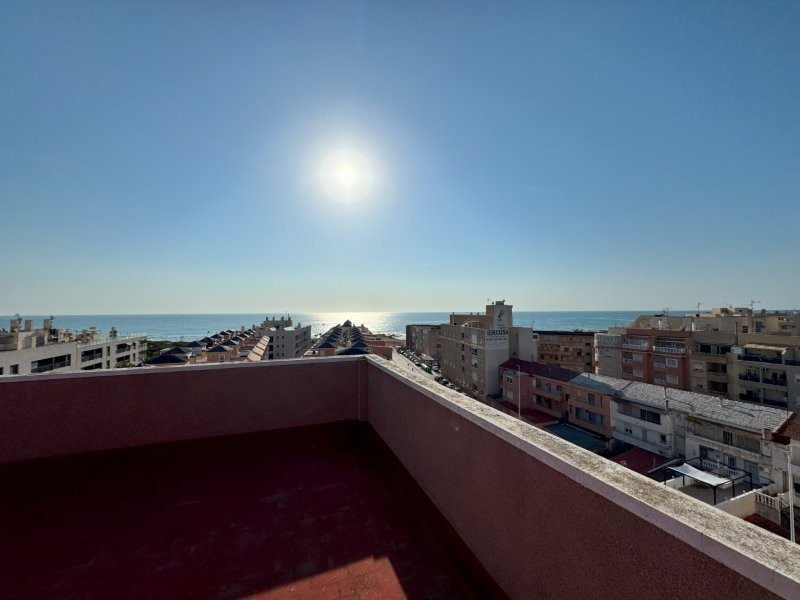 ¡APARTAMENTO A SOLO 150 METROS DE LA PLAYA CON GARAJE Y VISTAS!
