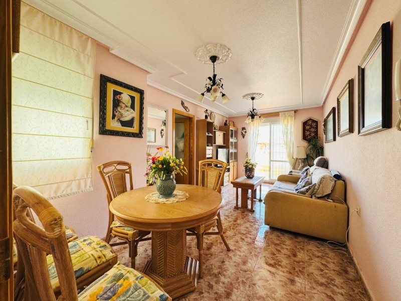 ¡ÁTICO CON TERRAZA, VISTAS LATERALES AL MAR Y A SOLO 200 METROS DE LA PLAYA!