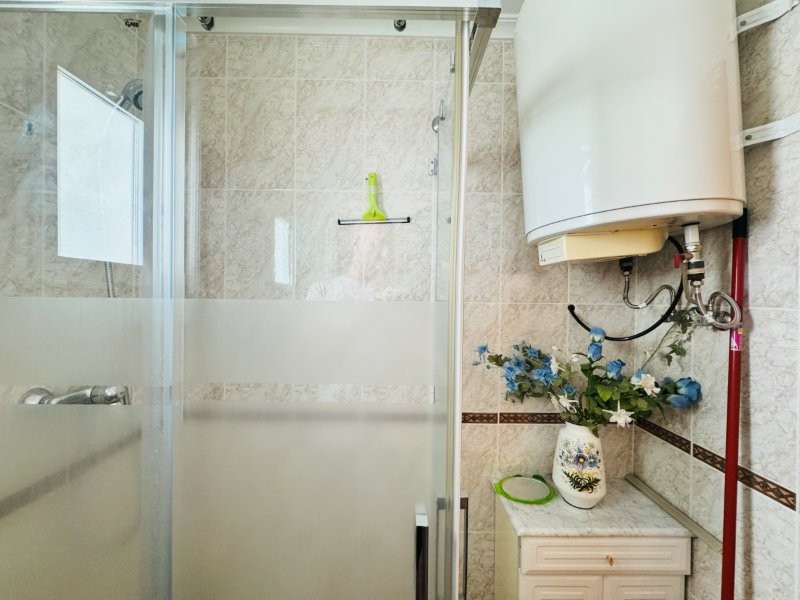 ¡ÁTICO CON TERRAZA, VISTAS LATERALES AL MAR Y A SOLO 200 METROS DE LA PLAYA!