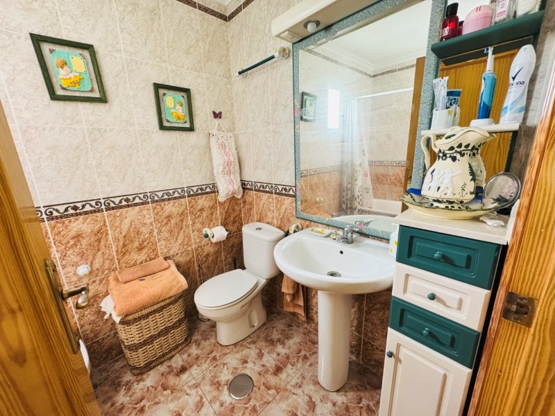 ¡ÁTICO CON TERRAZA, VISTAS LATERALES AL MAR Y A SOLO 200 METROS DE LA PLAYA!