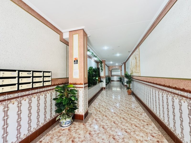 ¡ÁTICO CON TERRAZA, VISTAS LATERALES AL MAR Y A SOLO 200 METROS DE LA PLAYA!