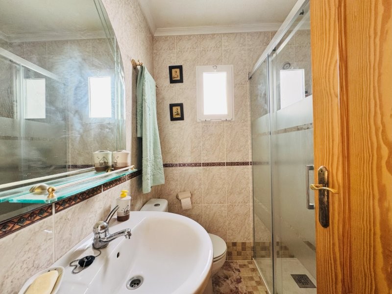 ¡ÁTICO CON TERRAZA, VISTAS LATERALES AL MAR Y A SOLO 200 METROS DE LA PLAYA!